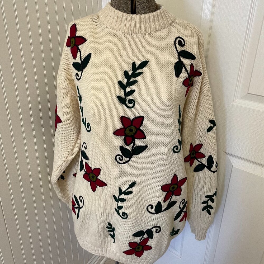 VINTAGE BRITISH OFF WHITE 100% WOOL APPLIQUED SWEATER